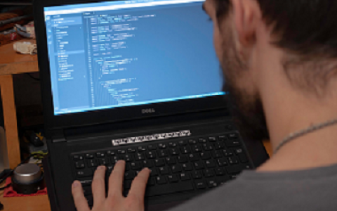 使用linux该如何配置域名？