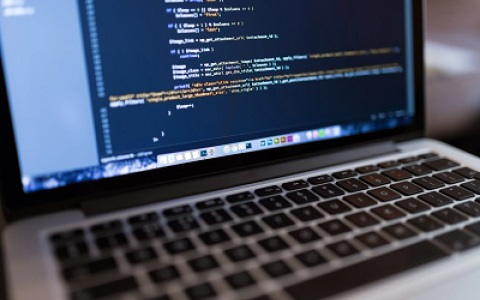 MySQL在导入数据时出现乱码该如何解决?