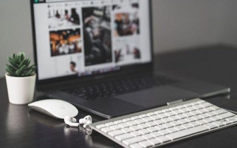 ICP备案号应放网站哪个位置