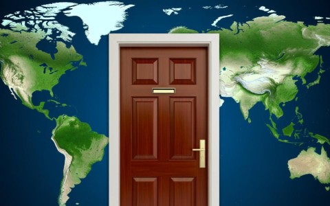 我想注册一个顶级域名，不知道去哪里注册比较便宜又靠谱稳定呢？