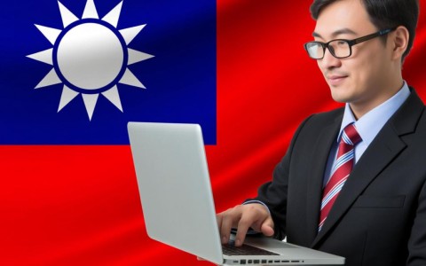 台湾服务器如何设置虚拟主机，才能绑定多个域名？