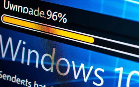 Win10配置设置卡在96%不动了怎么办？