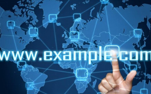 Apache服务器网站如何绑定域名，详细配置步骤是什么？