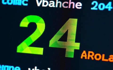 Apache2.4如何配置域名指向本地服务器？