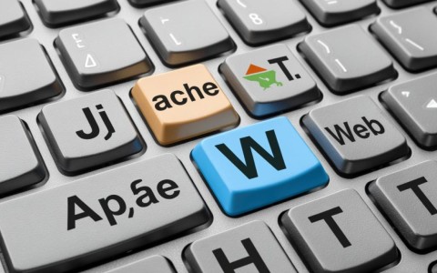 如何有效监控Apache Tomcat服务器的运行状态与性能指标？