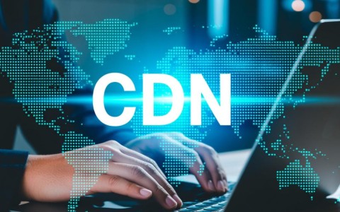 CDN控制台如何按区域和运营商分析域名数据？