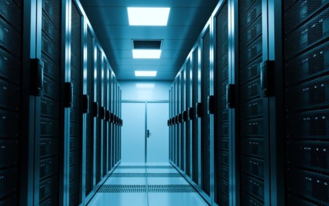 监控服务器有哪些核心功能，如何保障业务稳定？