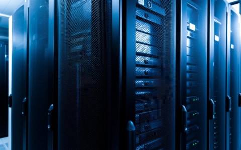 技术人员如何运用服务器监控技术解决存储服务器的常见性能瓶颈与难题？