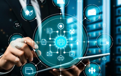 如何快速找到并查看当前生效的运行配置文件？