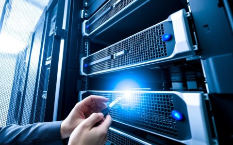 如何高效实现多台服务器硬盘空间的集中监控告警？