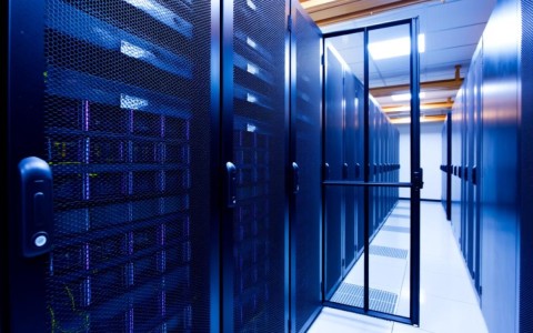 服务器高防 陕西如何选择合适的高防服务器以应对网络攻击?