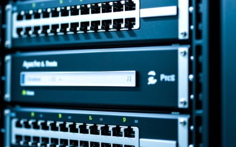 apache带端口域名怎么配置才能正常访问？