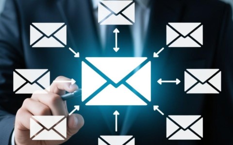 如何正确操作将一个域名绑定到域名邮箱的具体步骤详解？