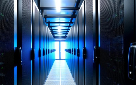 榆林服务器费用是多少？如何选择性价比高的服务器？