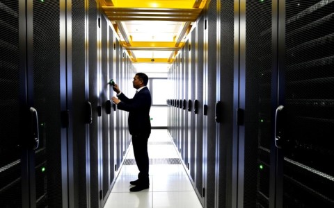 榆林服务器哪家好?性价比与稳定性如何权衡?深度评测推荐