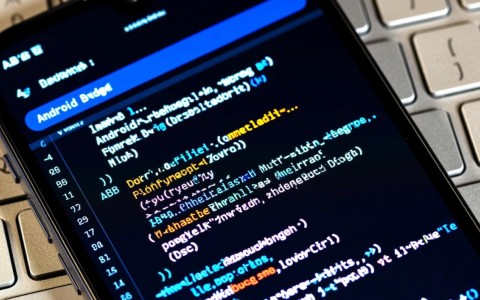 云手机API中的RunSyncCommand_ADB命令执行同步，其具体应用场景是什么？