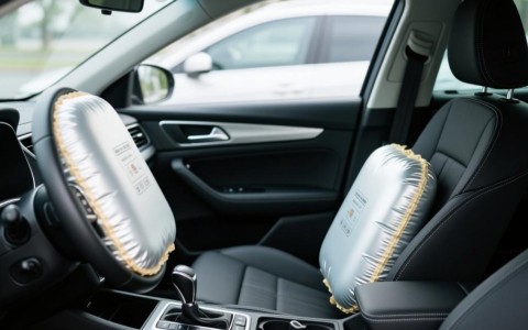 安全气囊检测数据怎么看？哪些参数决定安全性能？