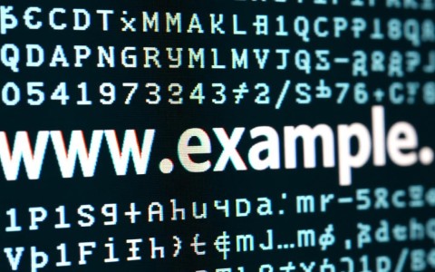 域名与域名近似现象引发哪些法律和商业争议？