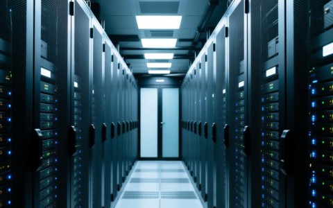 服务器超融合优缺点有哪些？企业选型时需重点考虑哪些因素？