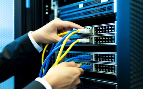 服务器与存储连接不上？具体排查哪些硬件或配置问题？