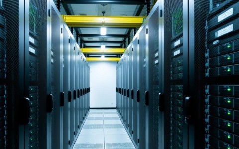 机房服务器与服务器机房，究竟有何区别与联系？揭秘两者奥秘！