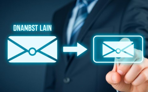 域名转发如何实现多个域名同时指向一个网站？