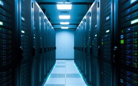 如何有效监控服务器内存使用率，确保稳定运行？