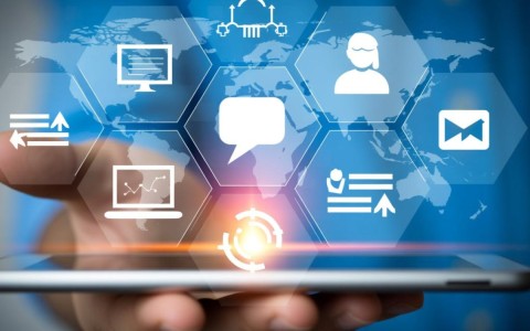 如何查找app软件开发商的具体位置和联系方式？