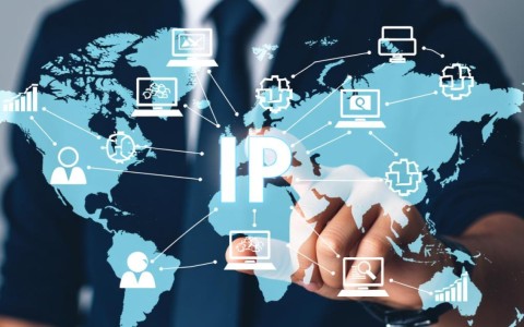 多域名指向同一IP地址，这样做是否合理或存在风险？