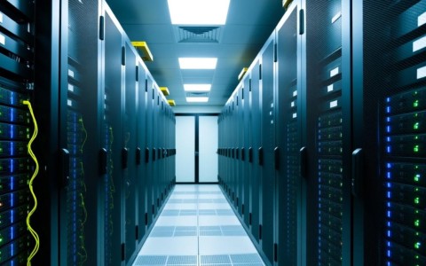 远程管理机房服务器，有哪些安全与效率的挑战？