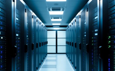 服务器购买优缺点对比，到底该选哪种最划算？