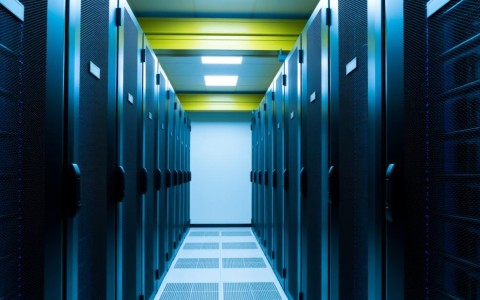 服务器跑数据库sql,如何优化查询效率避免卡顿?