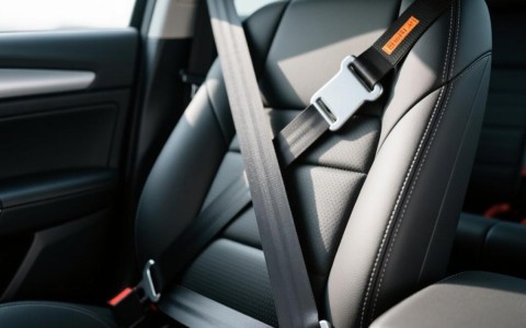 安全带规格数据具体包含哪些关键参数及标准要求？