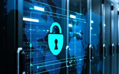 安全数据库服务器上如何配置高可用性防护？