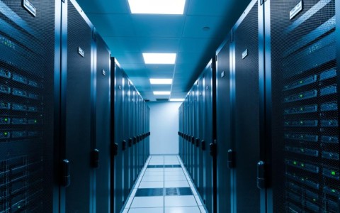 昆明机房服务器，性能卓越却为何备受质疑？揭秘其背后真相！