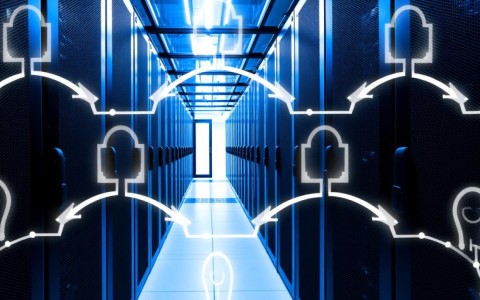 服务器跑什么系统？选Windows还是Linux更合适？