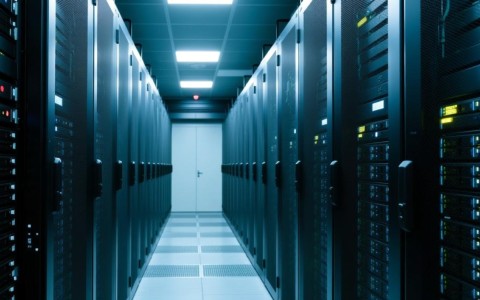 服务器怎么用IIS虚拟主机赚钱？新手操作指南