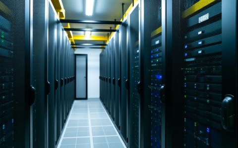 如何在搭建CDN机房时精准挑选适合的服务器配置与品牌？