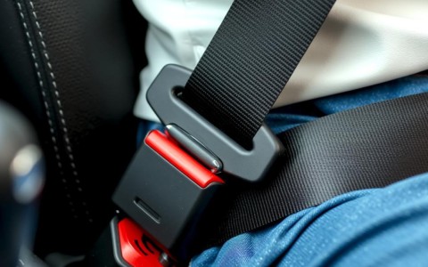 安全带提醒老响？错误触发怎么解决？