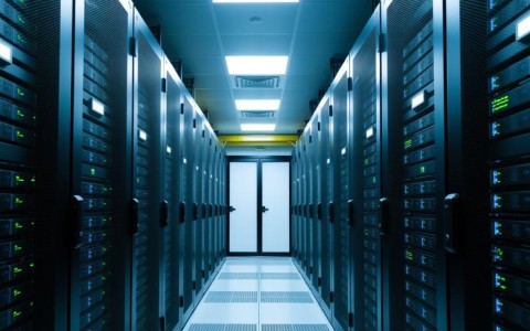 大型服务器在当今科技领域扮演何种关键角色？其发展前景如何？