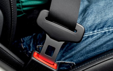 安全带提醒装置死机了怎么重启？教你快速解决方法