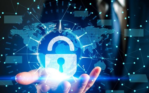 安全引用监控器如何实时追踪潜在风险？