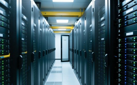 电脑服务器租用，是选择自购还是租赁？哪种成本效益更高？