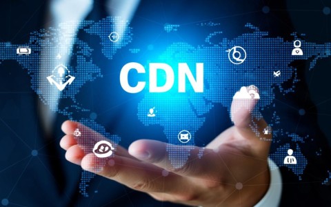 配置CDN时，如何确保手机和PC端访问体验的一致性与差异处理？