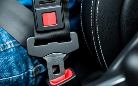 安全带提醒装置是干嘛的？没系会一直响吗？