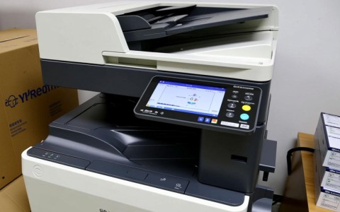 京瓷彩印机P5021cdn换墨盒步骤详解，操作简便吗？