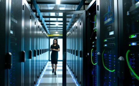 西安服务器，为何在信息技术领域地位日益凸显？背后的技术优势是什么？