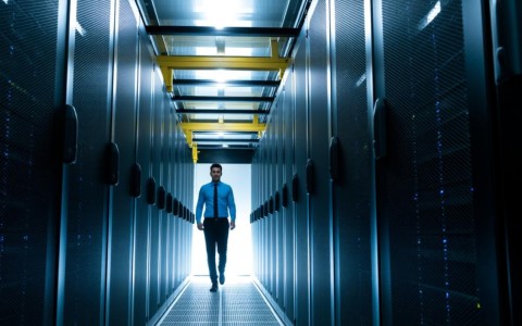 服务器购买帽子云靠谱吗？性价比和售后怎么选？