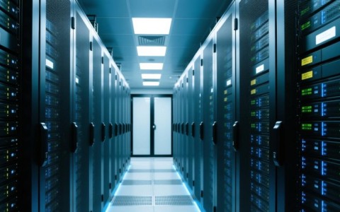 服务器评测选哪款？性能与性价比如何平衡？