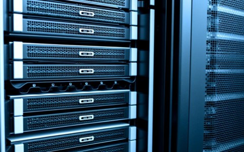 服务器具体负责哪些工作，日常运维需注意什么？